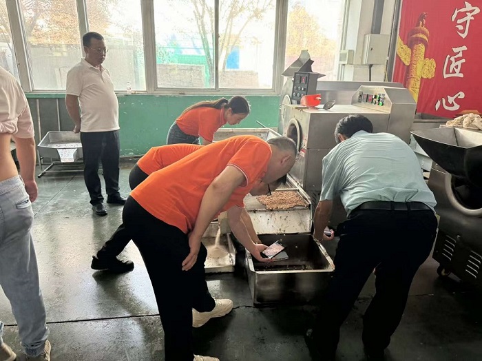 中小型電磁炒貨機(jī) 中小型電磁炒貨機(jī)