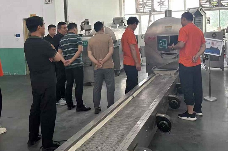 電磁流水線炒貨設(shè)備 電磁流水線炒貨設(shè)備