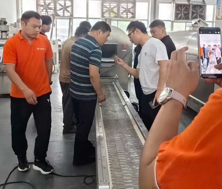 流水線炒貨機(jī) 流水線炒貨機(jī)